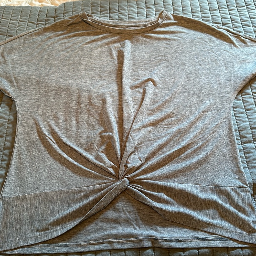 Gap, size M, gray active tee